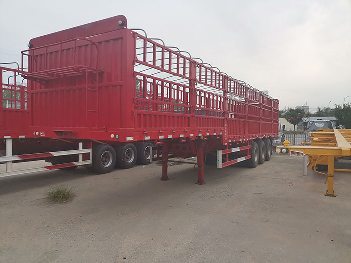 倉(cāng)欄運(yùn)輸半掛車(chē)廠(chǎng)家